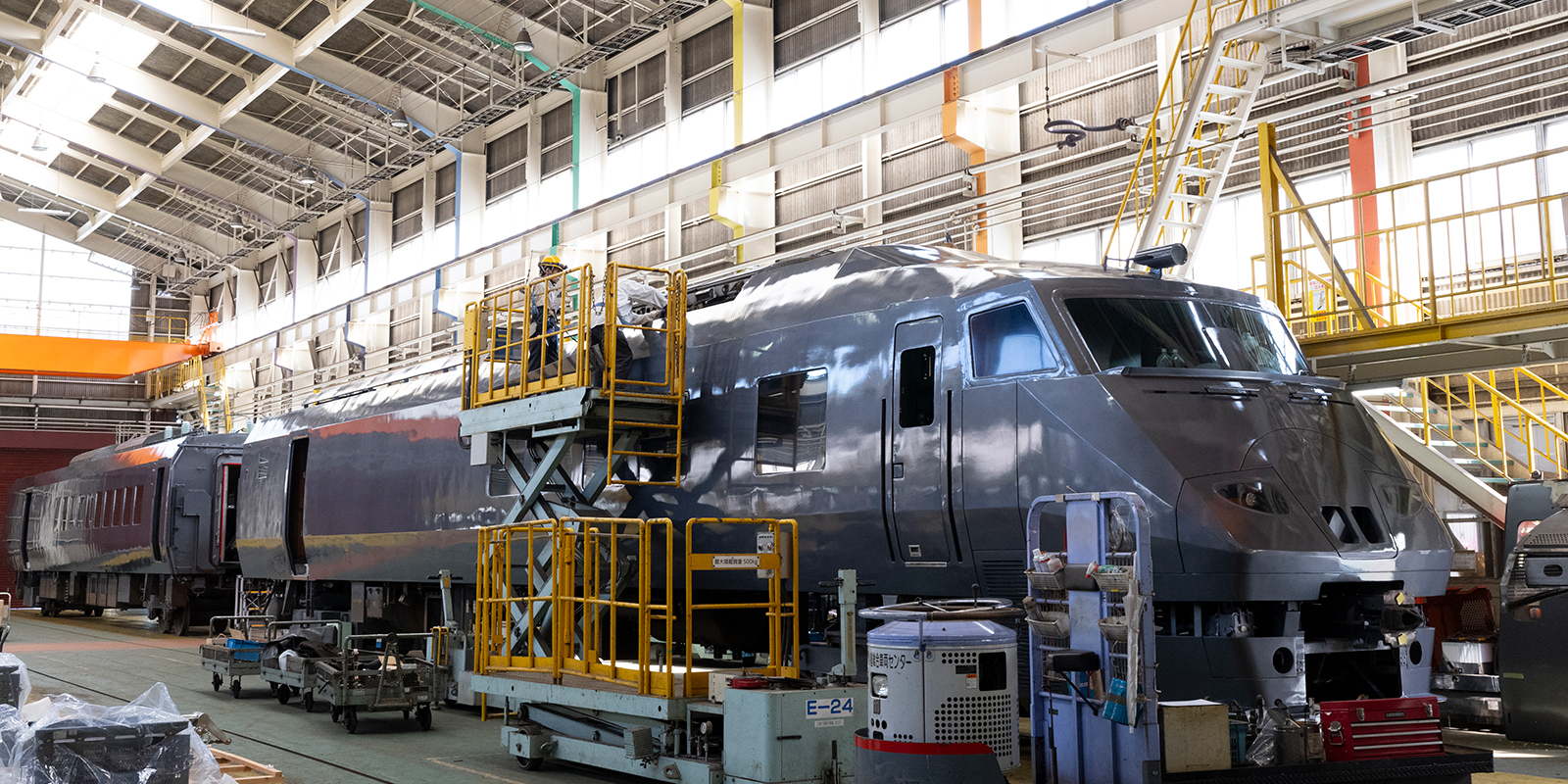 車両整備の作業風景