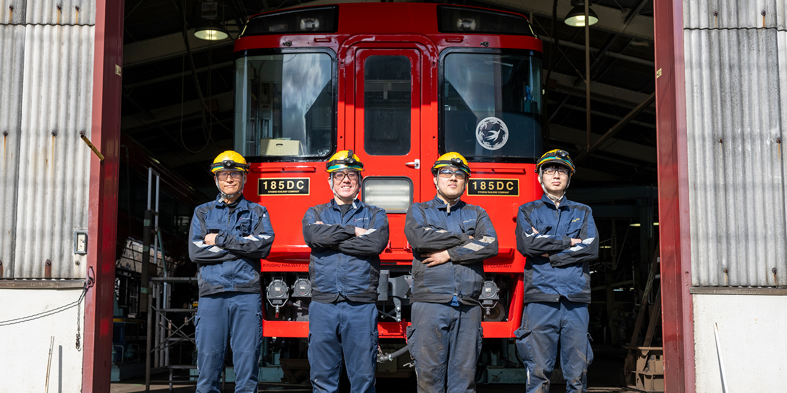 車両整備の作業風景
